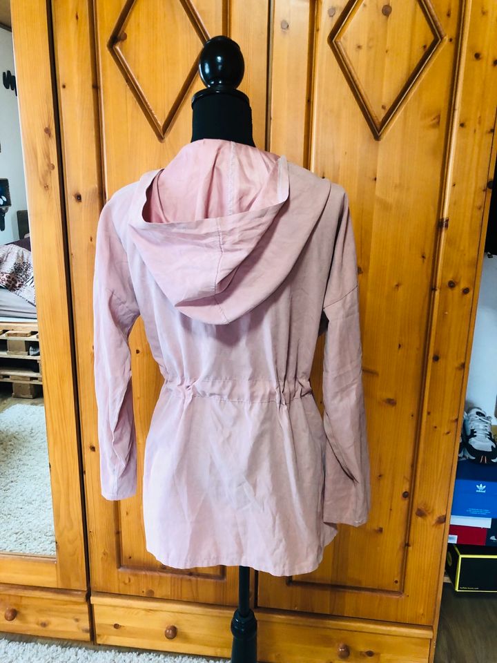 Leichte Wickeljacke Senfgelb Rosé langarm Kapuze Gr.38-40 in Marburg