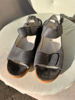 Waldläufer Gr. 5 1/2 H Sandalen verstellbar Grau Silber neuwertig Nordrhein-Westfalen - Meerbusch Vorschau