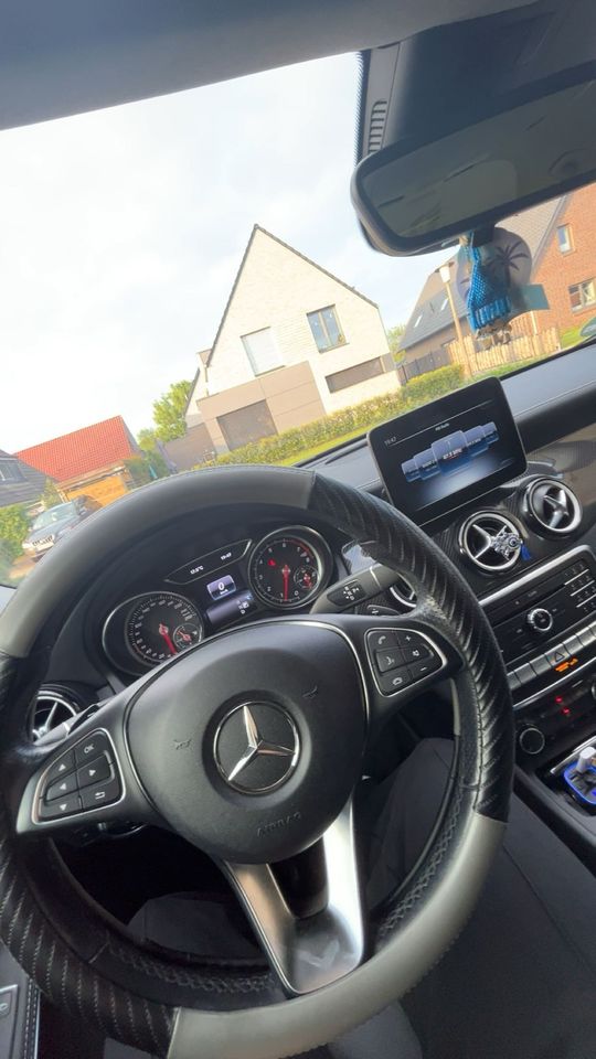 Mercedes Benz GLA 180 Service & reifen Neu in Oldenburg