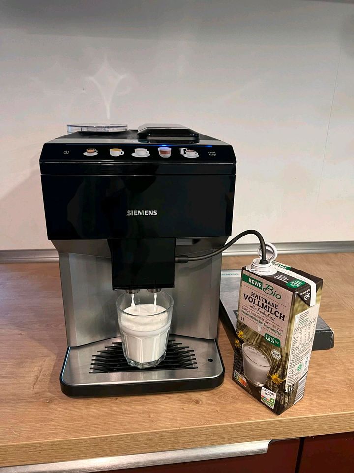 Kaffeevollautomat Siemens EQ 500 Top Zustand in Schlangen