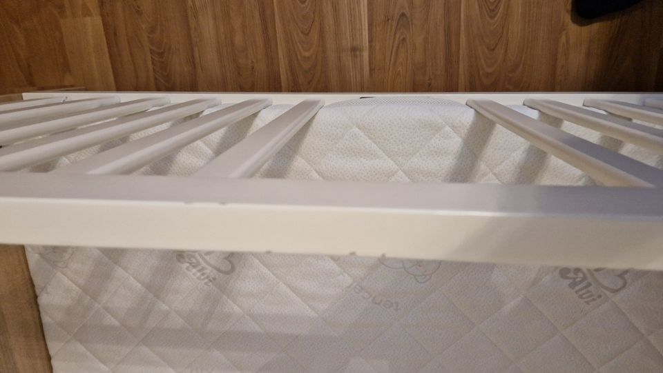 Wellemöbel Babybett Benno 144,2 x 74,5 mit Matratze 140x70 Bett 1 in Wermelskirchen