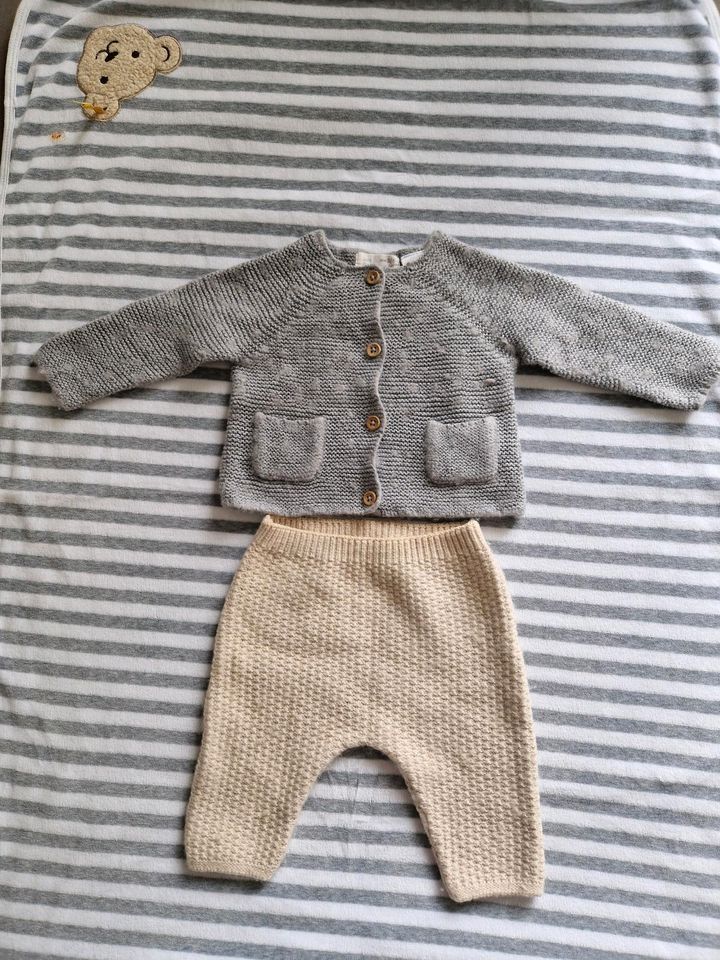 Zara Baby Strickjacke und Strickhose aus Wolle in Frankfurt am Main