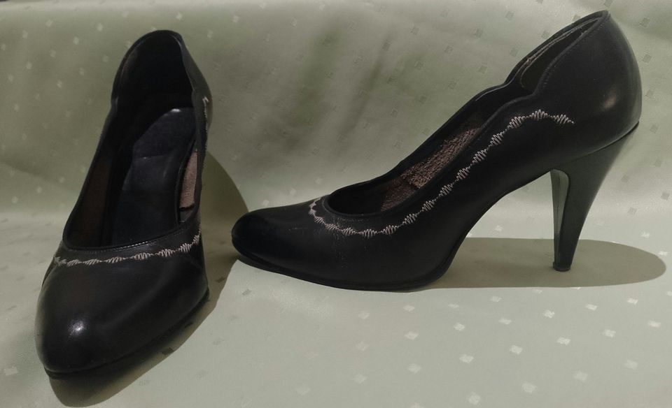 Stilettos aus Leder retro Grösse 38,5 in Lörrach