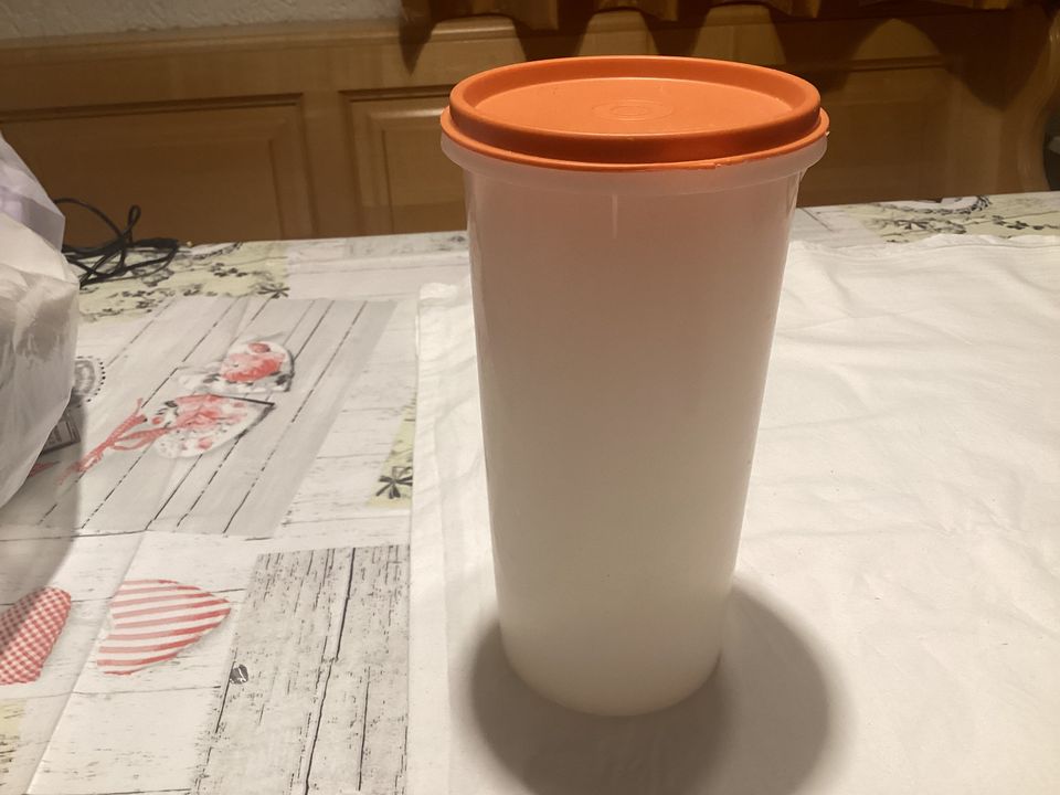 Tupperware Becher, Meßbecher, Dosen, Geschirr in Grafling