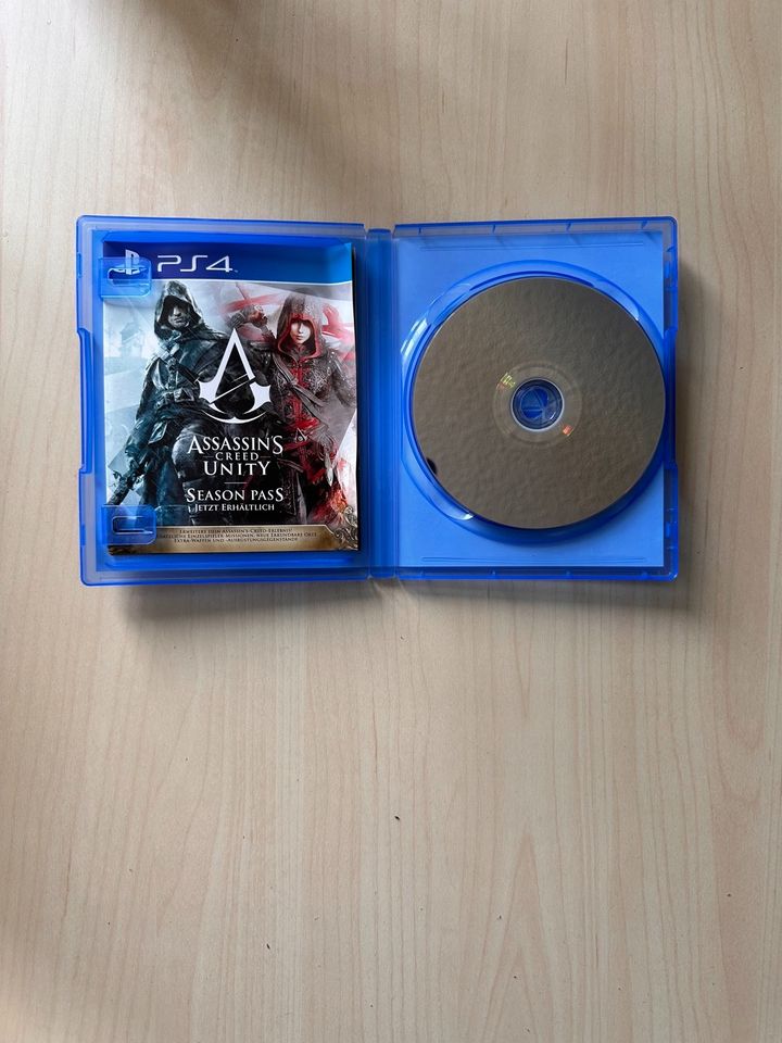 PlayStation 4 500GB + 2 Controller + 3 Spiele in St. Wendel