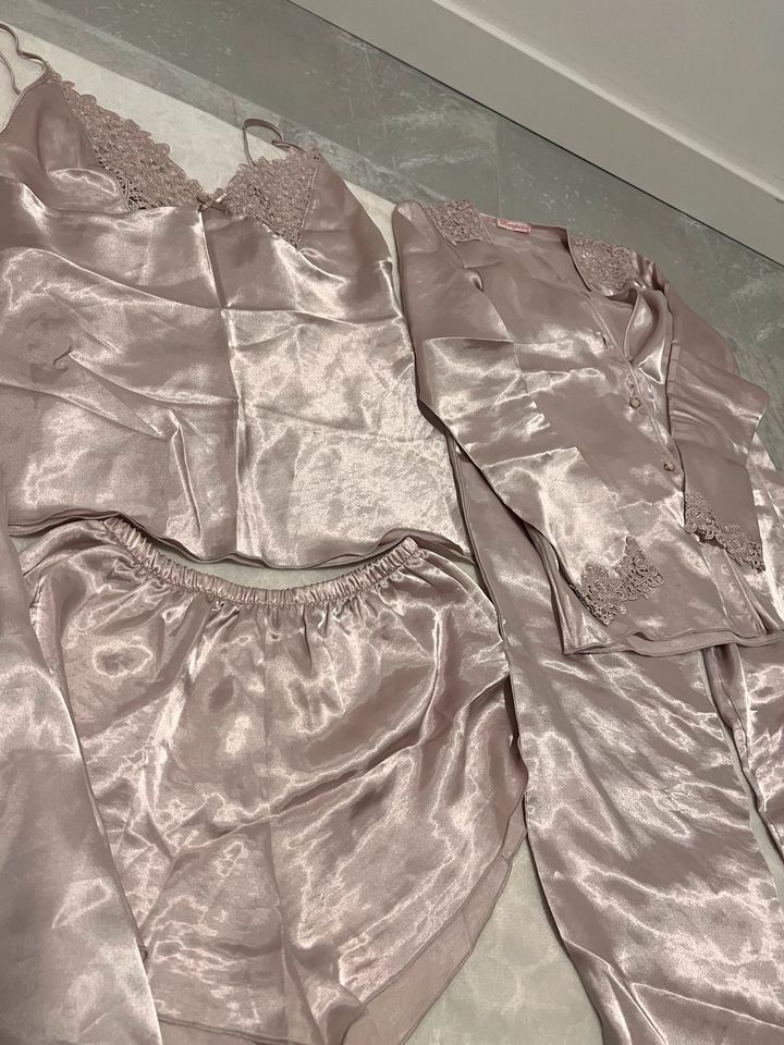 Satin Pyjama in Hannover