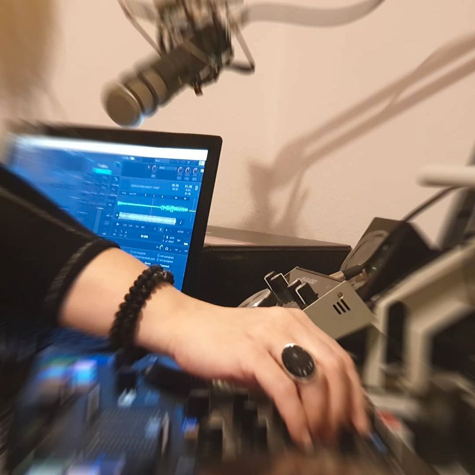 Genießen Sie diesen glücklichen Moment mit Professional DJ in Hannover