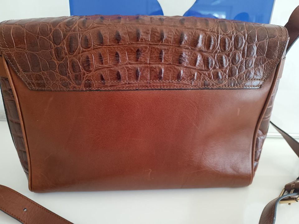 Aigner MessengerTasche rehbraun, geräumig, Vintage 31x24x8 in Griesheim