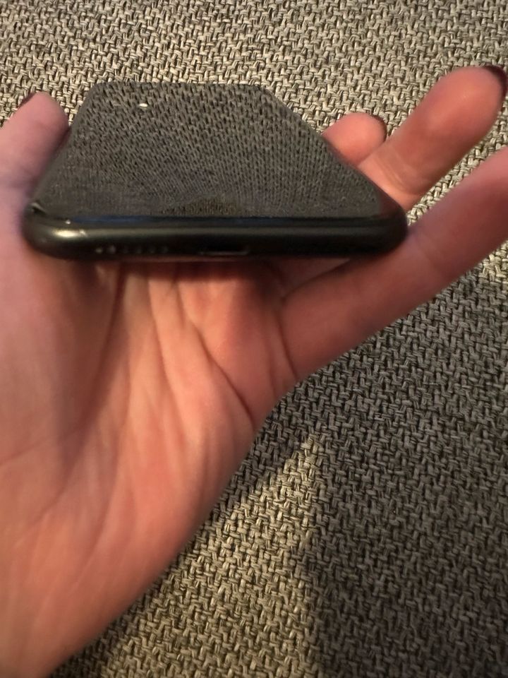 iPhone XR schwarz 128GB in Meinersen