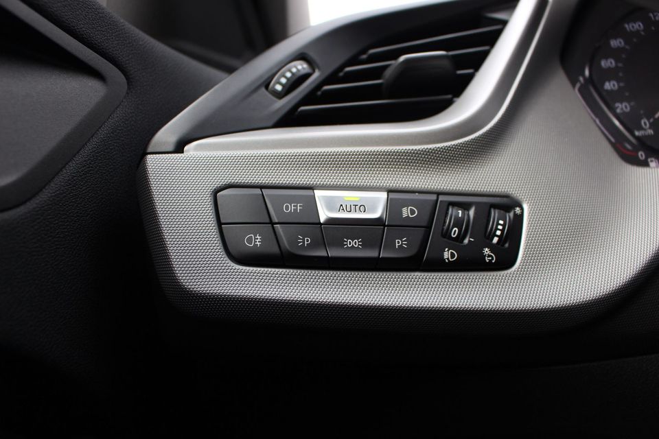 BMW 118i Advantage DAB Tempomat Klimaaut. Shz PDC in Wunsiedel