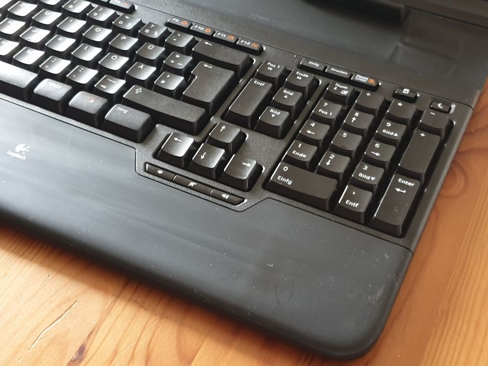 Logitech Alto Business Laptopständer Halter mit Tastatur, schwarz in Hamburg