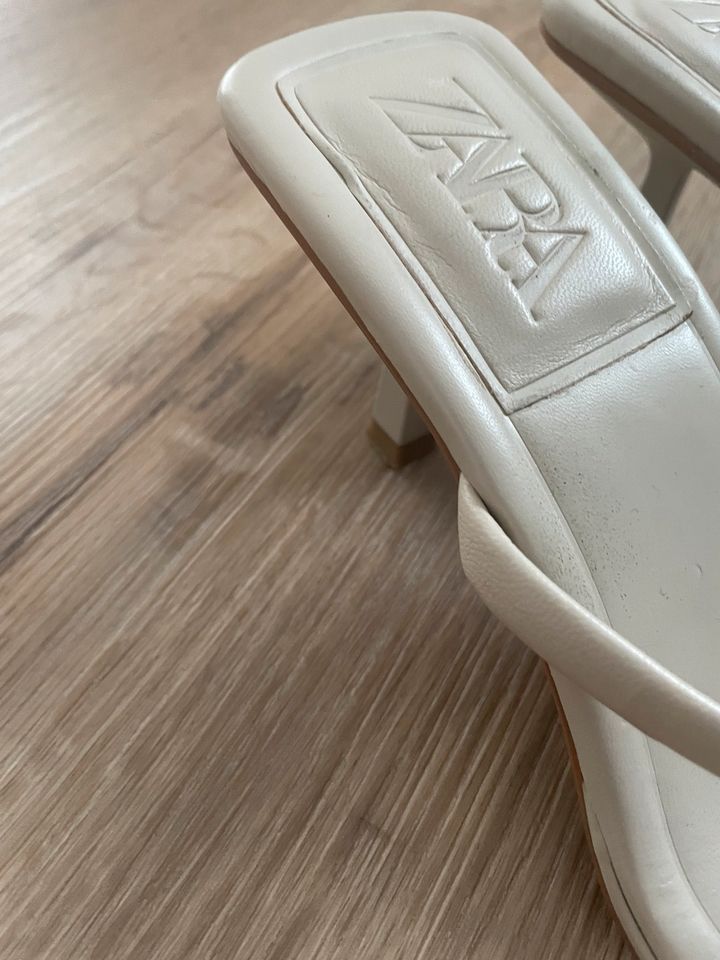 Zara hohe Schuhe mit Absatz in beige Größe 39 in Düsseldorf