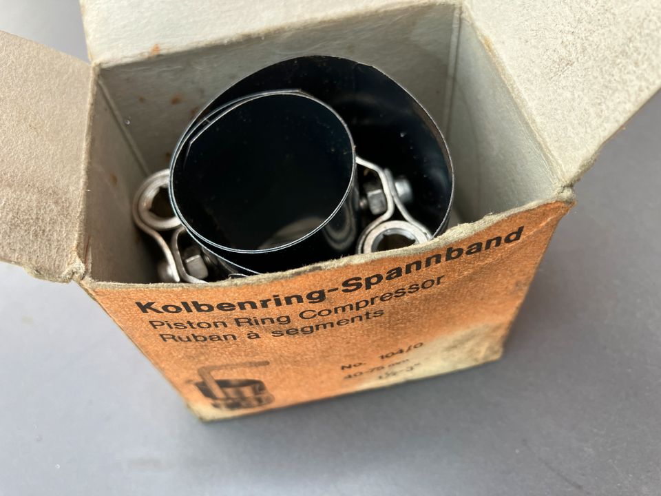 2 Kolbenring-Spannbänder , Kolbenspannband , 40-75 mm , Motorrad in Winsen (Aller)