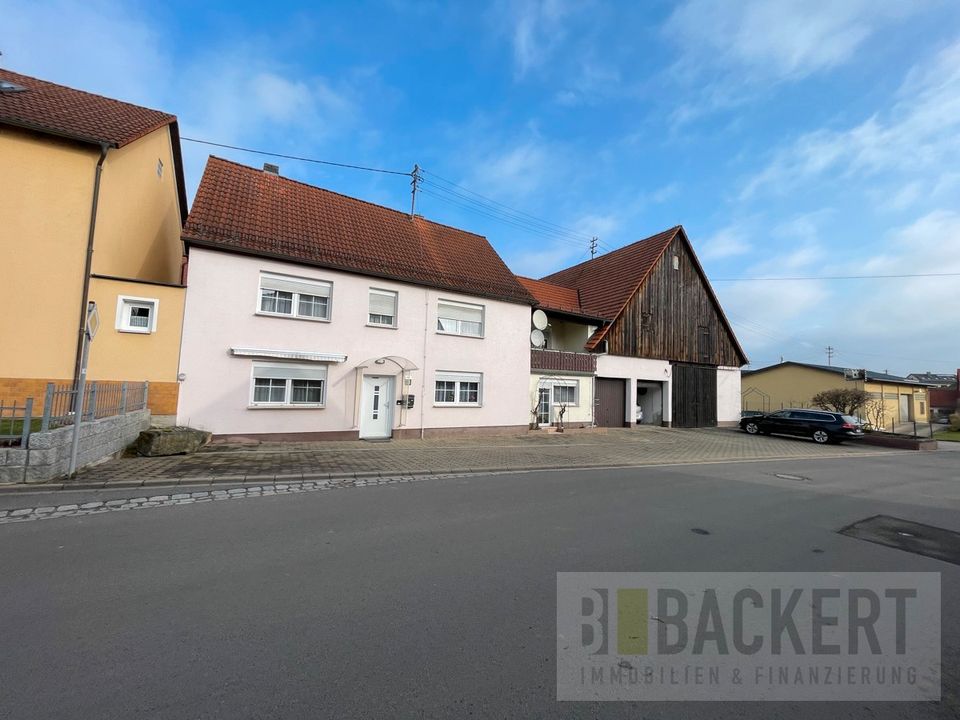 Ehemaliges landwirtschaftliches Anwesen mit Scheune und weiteren Nebengebäuden. in Egloffstein