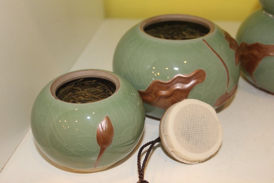 Deckeldosen Tee Aufbewahrung China Japan Seerose celadon in Emden