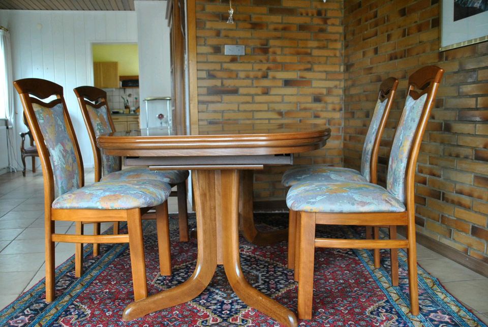 Esszimmertisch mit 4 Stühlen in Bexbach
