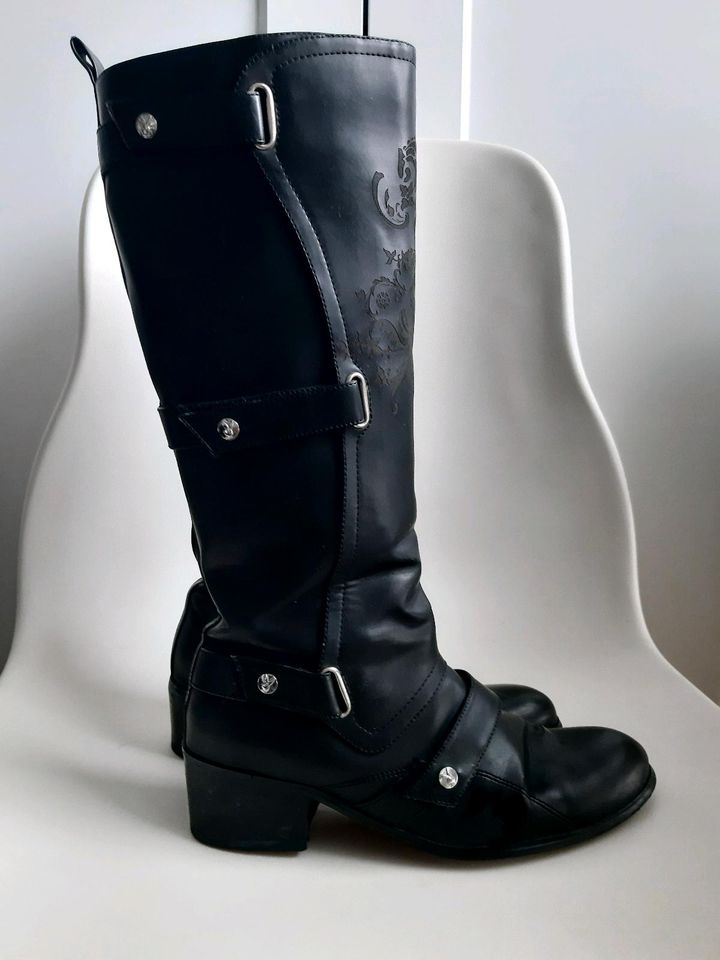 Stiefel schwarz mit Absatz 37 gerne getragen in Langenhagen