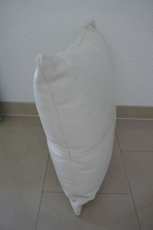 Großes weißes Echtleder Sofa Kissen 45 x 45 cm in Leipzig