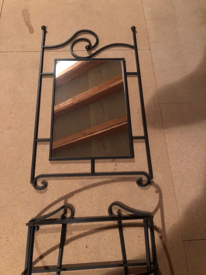 Konsolentisch mit Spiegel in Schleiden