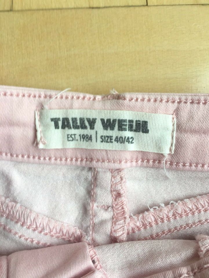 Rosé kurze Hose von Tally Weiyr in Hamburg