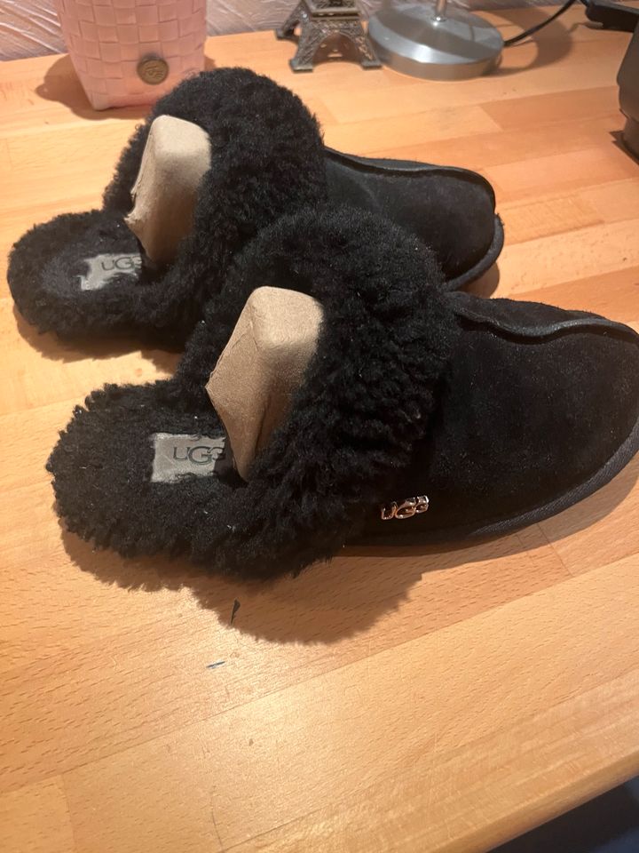 Original UGG Hausschuhe Gr 39 in Düsseldorf