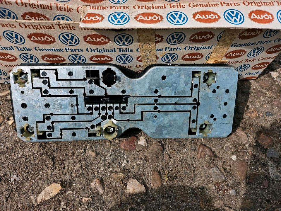 Audi 100 C2 Typ 43 Rücklicht links NOS mit Lampenträger 431945217 in Amelinghausen