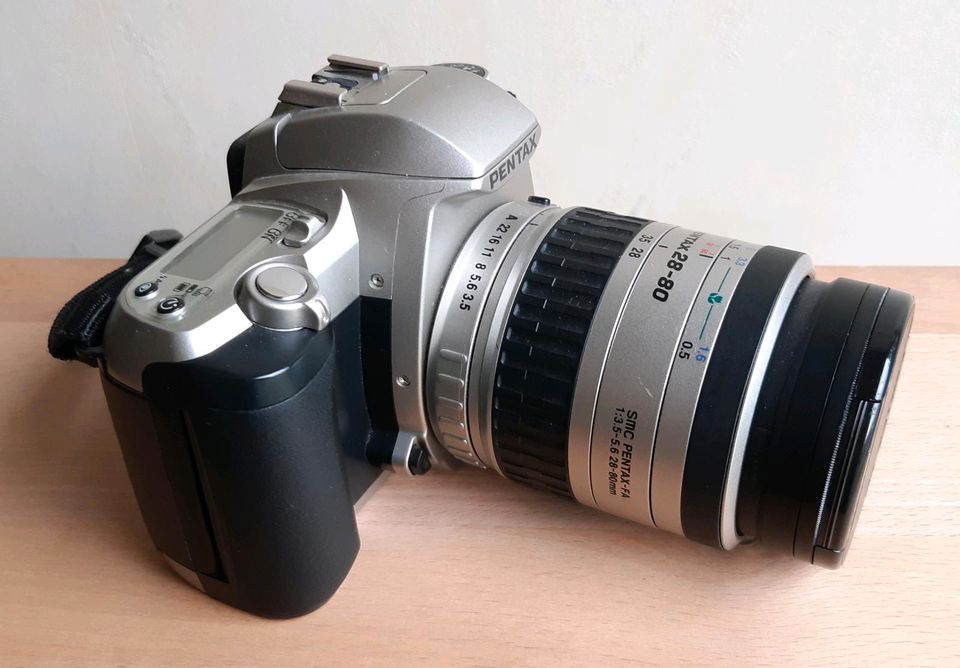 Spiegelreflex Kamera analog Pentax MZ-7 mit Objektiv 28-80 mm in Herborn
