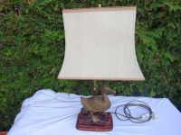 Vintage Lampe Tischlampe mit Ente auf Holzsockel 70cm hoch Berlin - Neukölln Vorschau