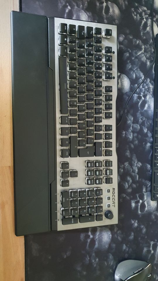 Roccat Vulcan 120 AIMO  Gaming Tastatur mechanisch in Frechen