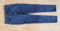 1 Jeanshose für Mädchen Gr. 152 ‚Löcher Style‘, schwarz Nordrhein-Westfalen - Jüchen Vorschau