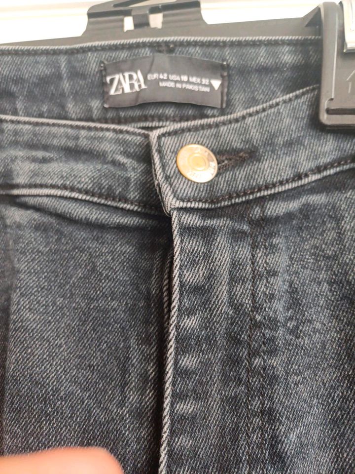 Jeans. Zara in München