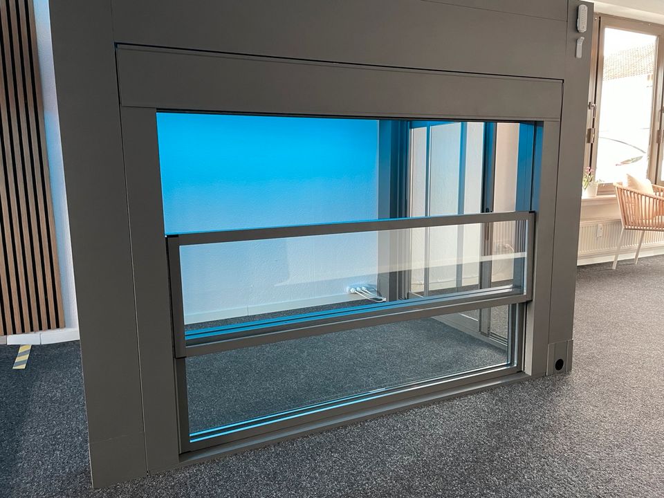 Guillotine-Glas System für Terrassenüberdachung/Pergola in Bielefeld