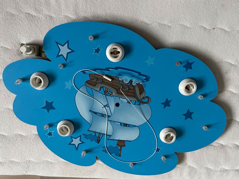 Kidslicht Kinder Deckenlampe Wolkenform Piratenschiff Nachtlicht in Müden