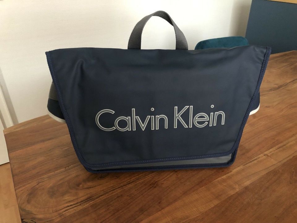 Calvin Klein Umhängetasche Laptoptasche NEU!! in München