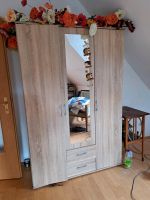 Schlafzinner Schrank mit Spiegel Holz Niedersachsen - Celle Vorschau