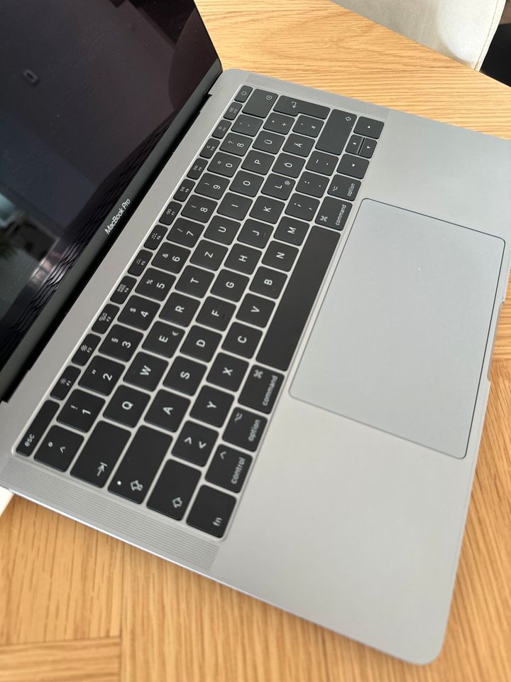 Apple MacBook PRO 13“ 2017 in Tuttlingen