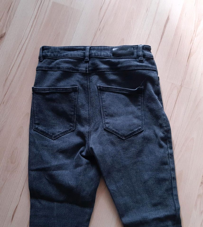 Jeans 28/30 in Weinstadt