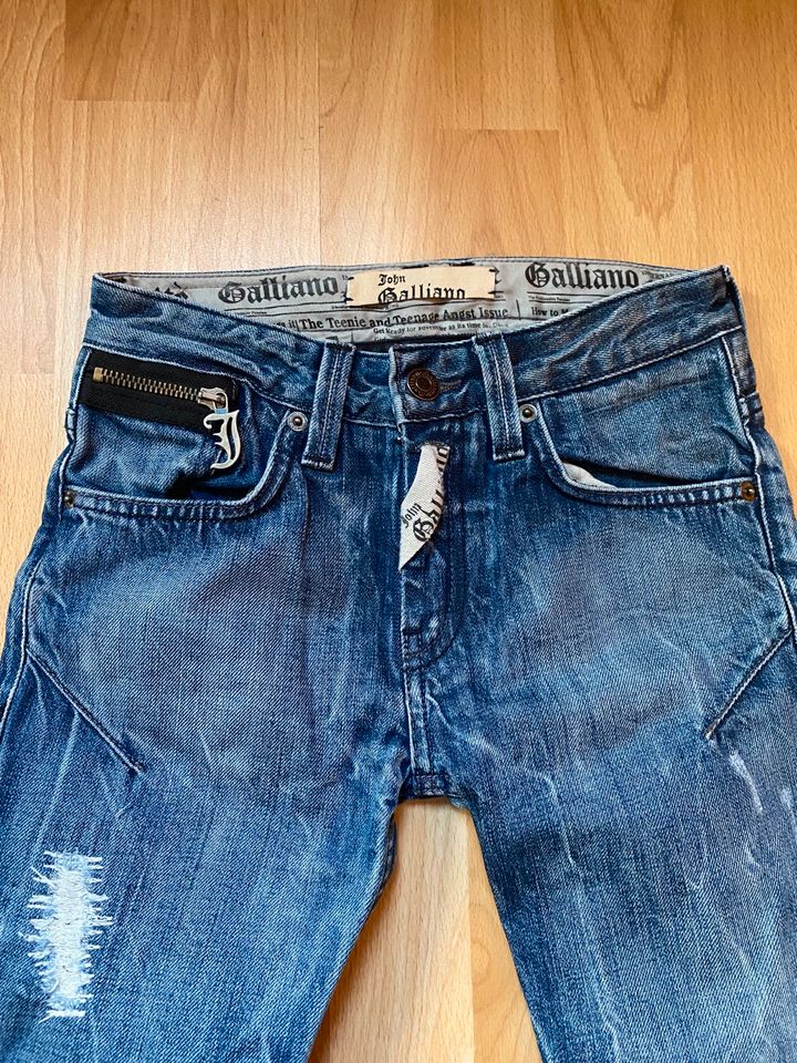 Designer John Galliano gr.8 Kinder Jeans distressed gerades Bein in Berlin