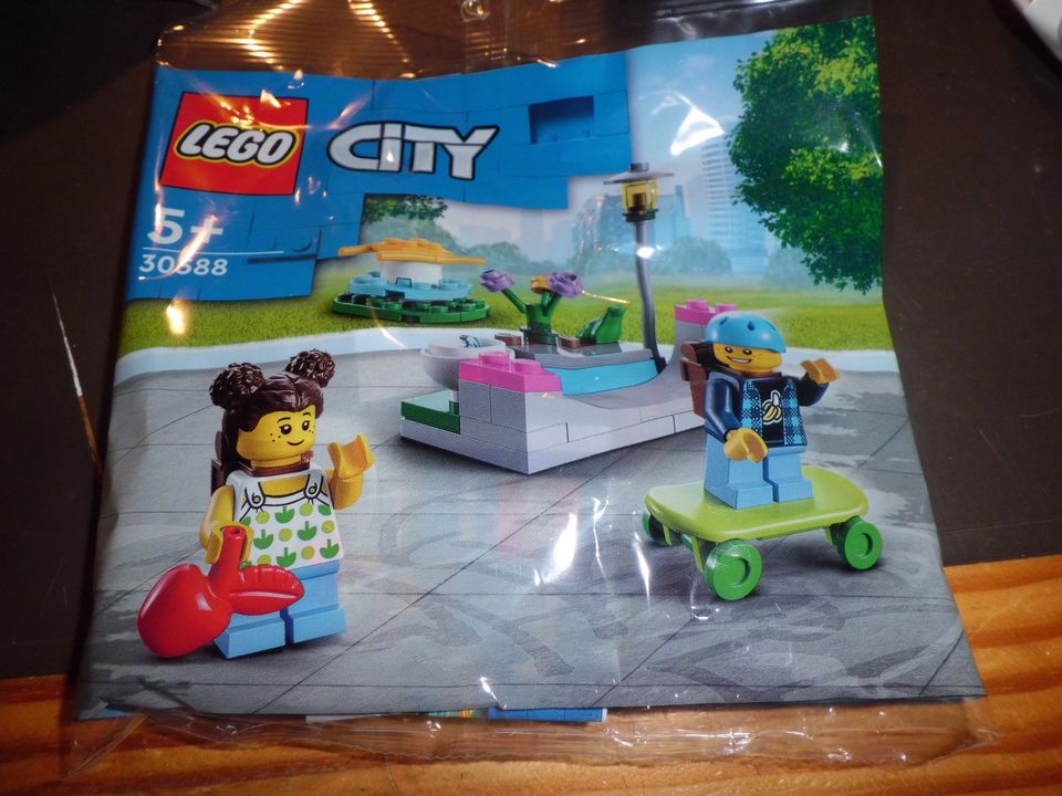 3x LEGO City 60312 Polizeiauto 30588 Kinderspielplatz 30590 Bauer in Hattersheim am Main