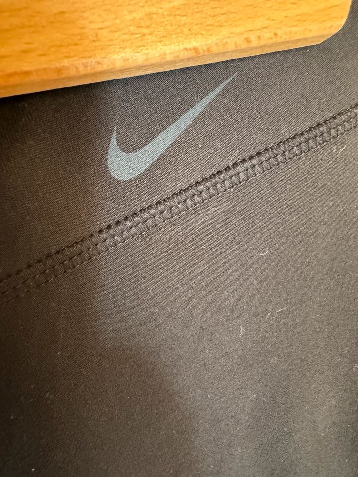 Nike Laufhose Leggings Sporthose Dri-Fit in Fürth