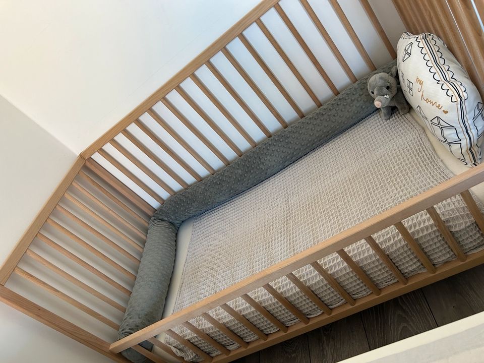 Baby Bett umgebaut Kleinkind Bett Ikea in Leipzig
