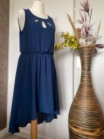 Kleid mit cut outs Nordrhein-Westfalen - Soest Vorschau