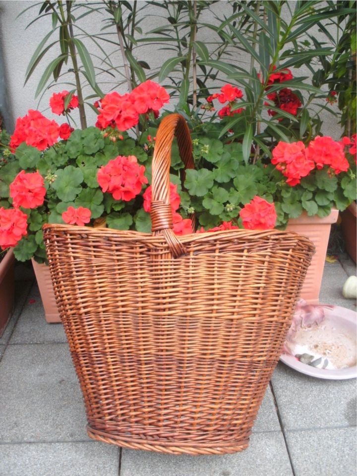 Wäsche - Blumenkorb XXL, H 70, B 66, T 53 cm, wie neu in Bonn