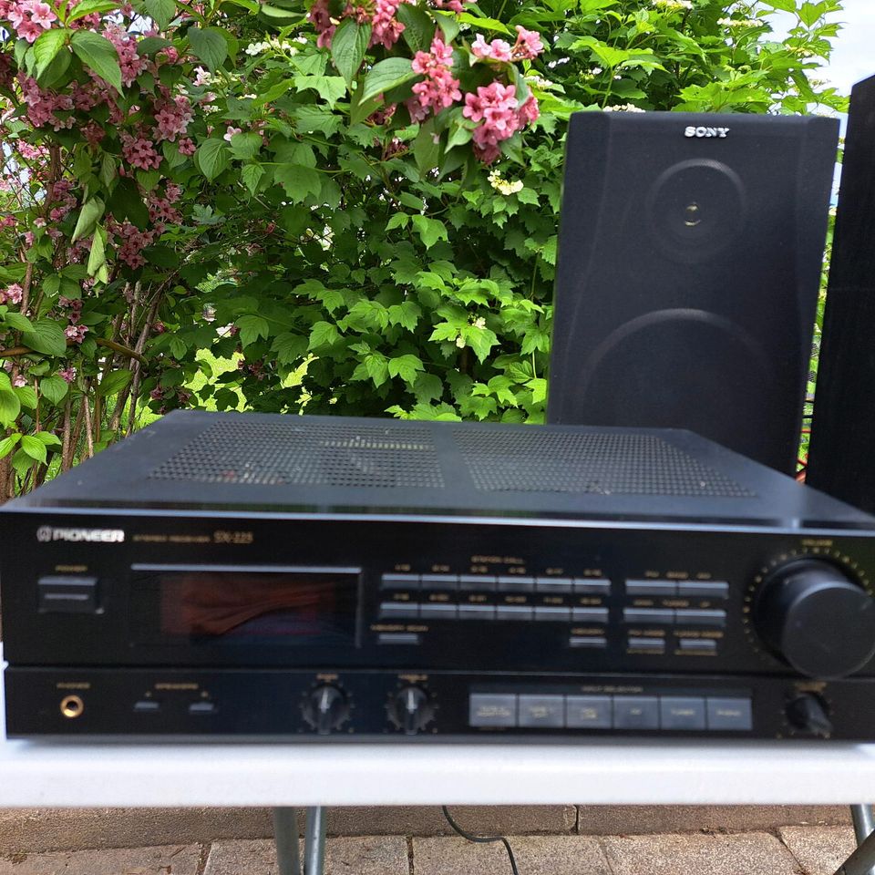 Pioneer Receiver SX 225 inkl. 2 Stück Sony 2-Wege-Boxen in Düsseldorf