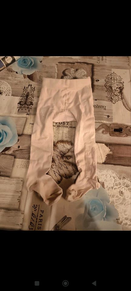 Kleine Tasche/Kiste Mädchen Baby Kleidung 62/68 in Felsberg
