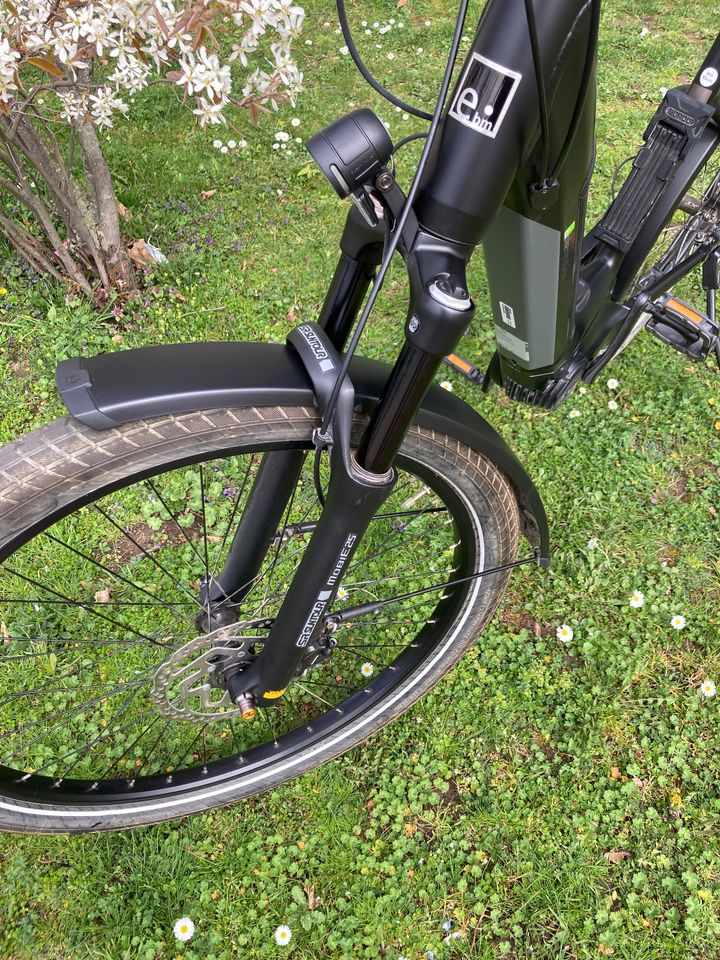 WIE NEU: Hochwertiges E-Trekking Bike mit Bosch Motor in Frankfurt am Main