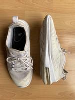 Nike Air Max Turnschuhe Sneaker Gr. 39 Leipzig - Probstheida Vorschau