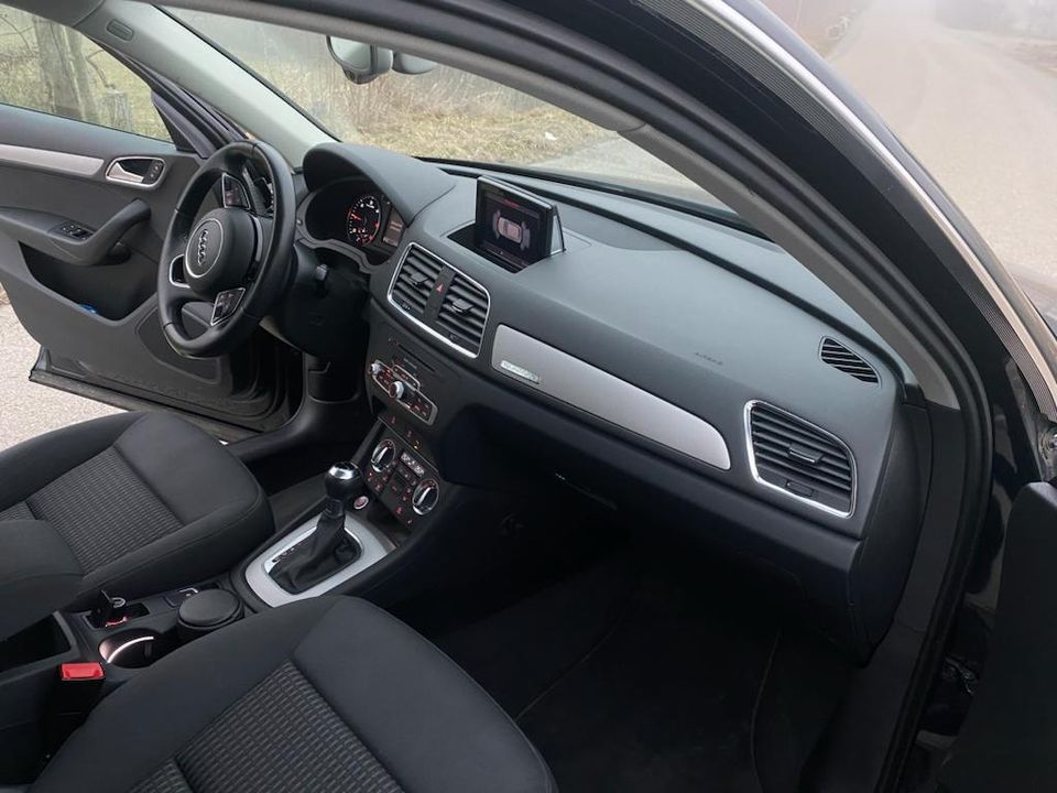 Audi Q3 2.0 *Panorama*Automatik*Quattro in München