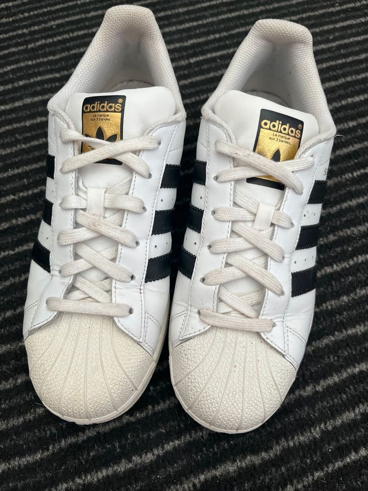 Adidas Superstar Sneaker Schwarz-Weiß in Erwitte