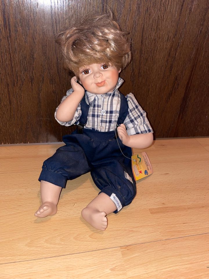 Porzellan Puppe Weinfurtner Junge in Urbar